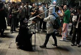 « Drapeau en berne, mariage et procréation, Halloween »