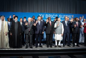 Des BRICS en Afrique du Sud au G20 en Inde, une diplomatie chinoise contrastée