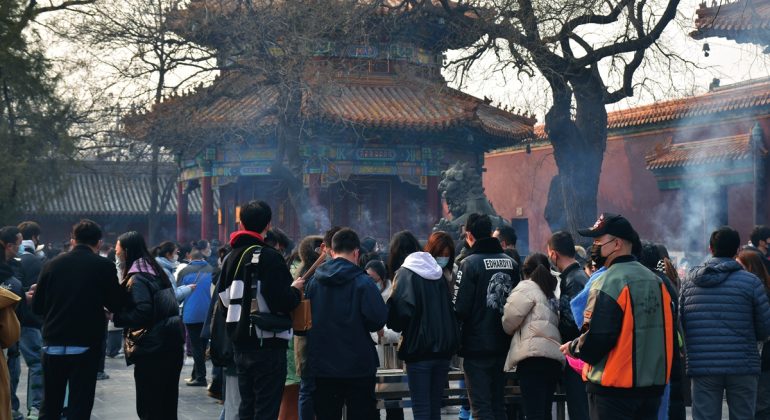 La ruée vers les temples des jeunes Chinois