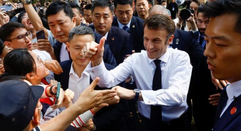 « Macron, recevoir, accueil, offensive, charme, confrontation, dépendance »