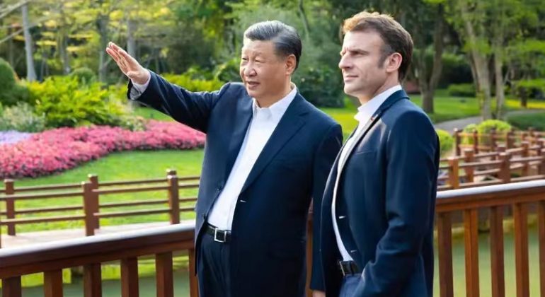 Entre Macron et Xi, l’offensive de charme