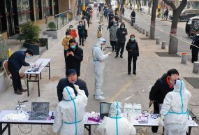 La stratégie « zéro Covid » mise à rude épreuve