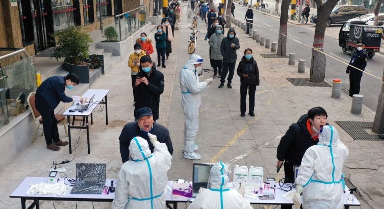 La stratégie « zéro Covid » mise à rude épreuve